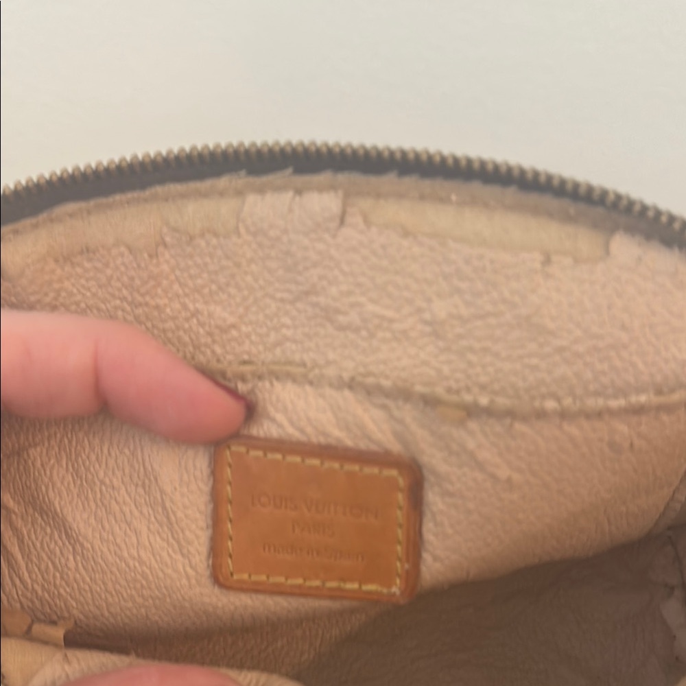 Louis Vuitton Monogram Pouch - Picture 6 of 7